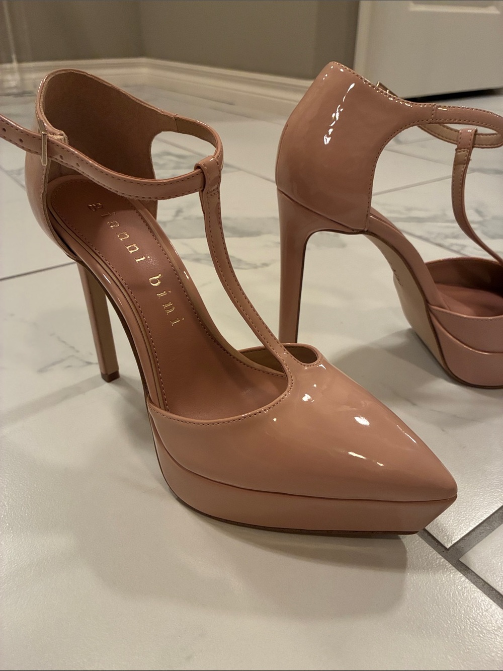 Gianni Bini T-Strap Pumps in Nude Patent size 7.5 - Picture 3 of 8